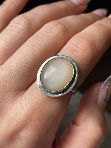 size 7.25 sterling silver mother of pearl ring