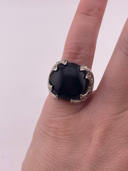 size 5.75 sterling silver black glass cut-out design ring