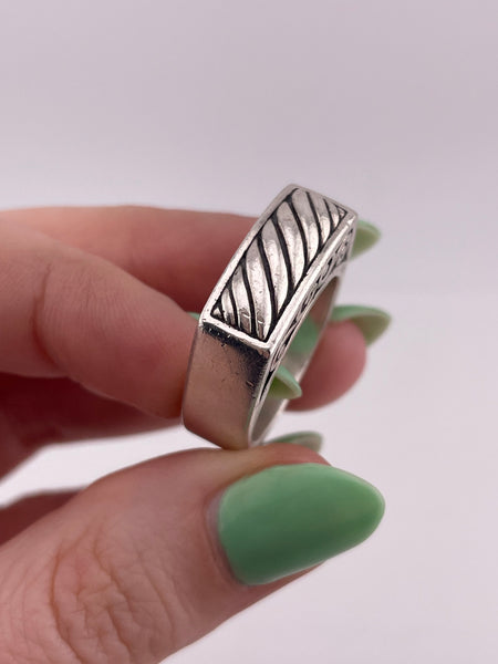 size 8.75 sterling silver very worn stoneless textured scroll ring