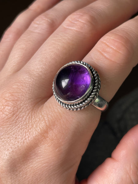 size 8.5 sterling silver round amethyst dome rope bezel ring