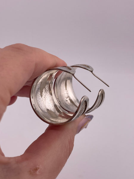 sterling silver 1-1/8" textured partial hoop post earrings