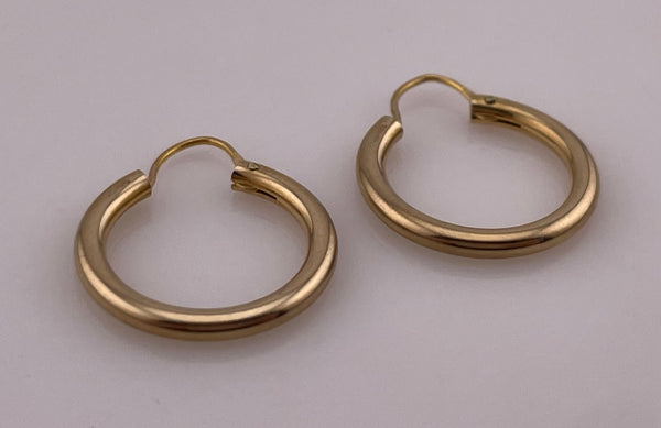 14k yellow gold simple 5/8" smooth round tube hoop earrings