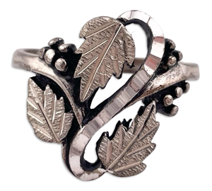 size 9 sterling silver leaf ring