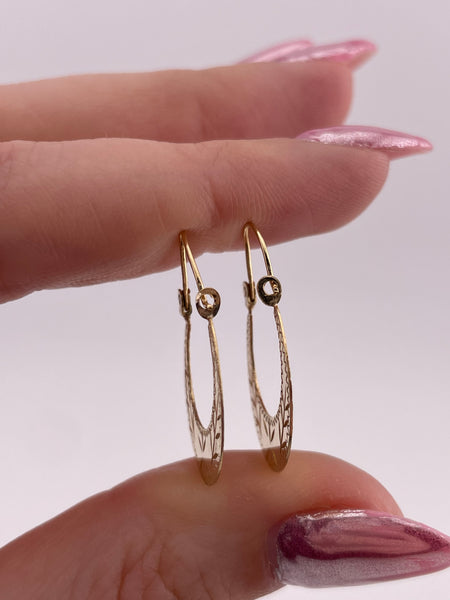 14k yellow gold 3/4" diamond cut flat hoop earrings