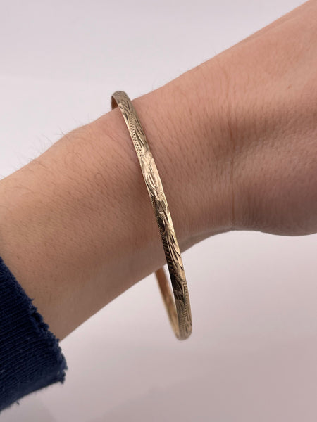10k gold 8" textured bangle bracelet