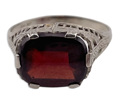 size 5 14k white gold cut-out design setting garnet rectangle east west ring