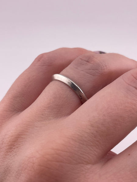 size 7.25 sterling silver carinated band ring