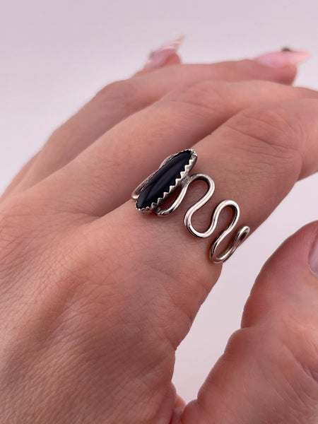 size 8.25 sterling silver onyx squiggle band ring