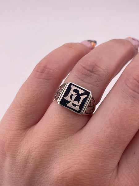 size 6.25 sterling silver 'EU' initials leaf ring
