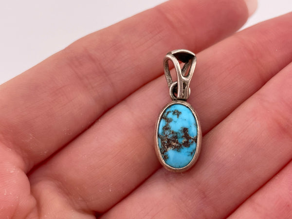 sterling silver oval blue pendant
