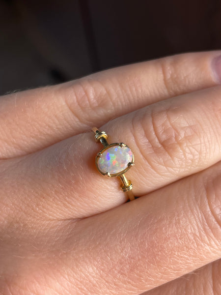 size 5.5 10k yellow gold opal ring