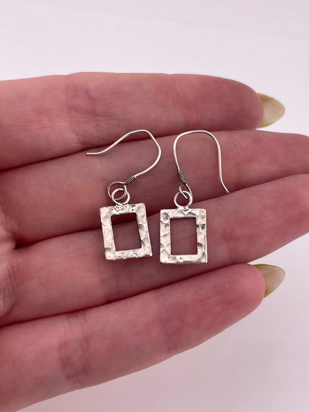 sterling silver stoneless lightweight hammered square dangle earrings