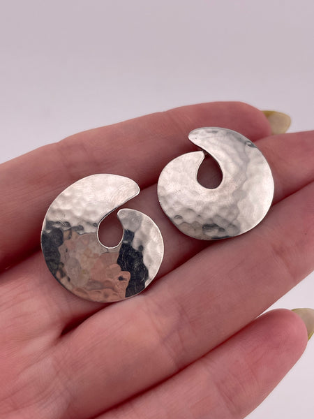 sterling silver stoneless hammered post earrings