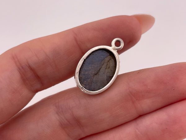 sterling silver oval labradorite pendant