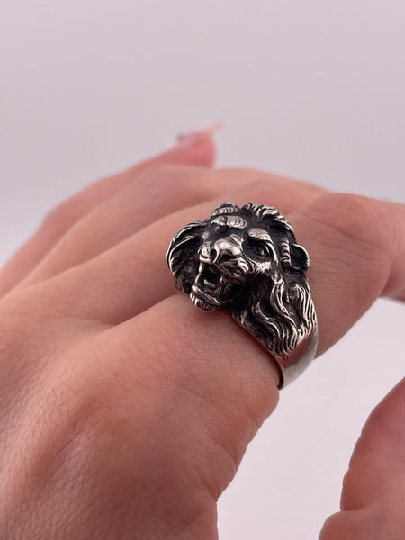 size 7.75 800 silver lions head ring