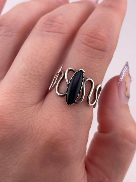 size 8.25 sterling silver onyx squiggle band ring