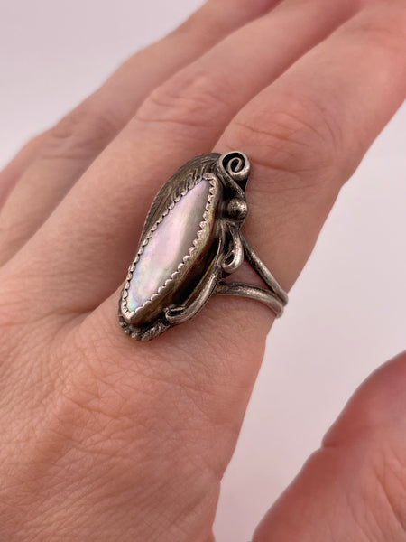 size 8.5 sterling silver mother of pearl ring
