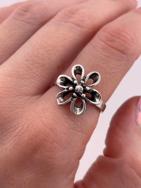 size 9 sterling silver flower ring