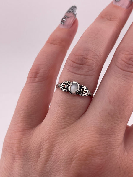 size 6.75 sterling silver mother of pearl ring