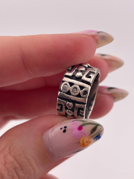 size 4.75 sterling silver stoneless textured design band ring
