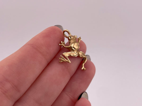 14k gold frog pendant