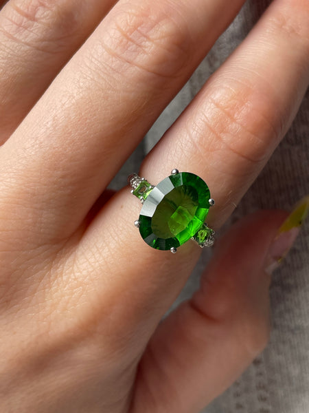 size 7.25 sterling silver faceted green glass ring