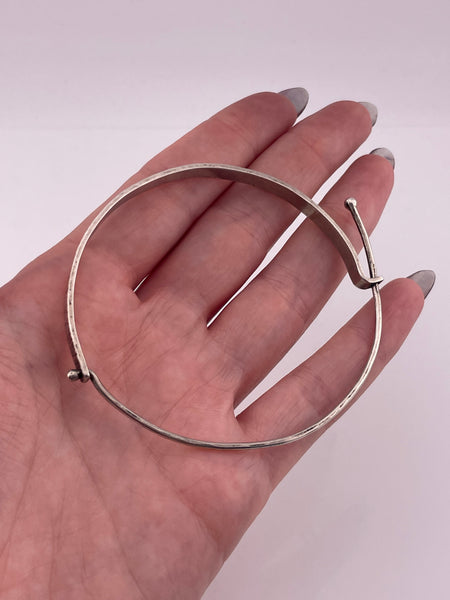sterling silver stoneless textured bangle bracelet
