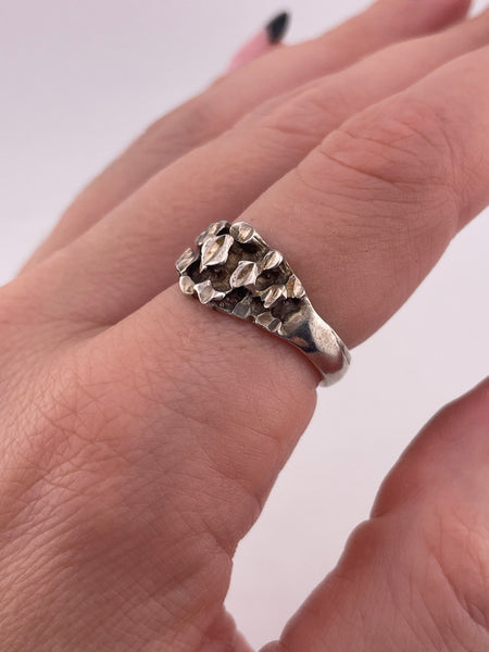 size 7.5 sterling silver stoneless textured ring