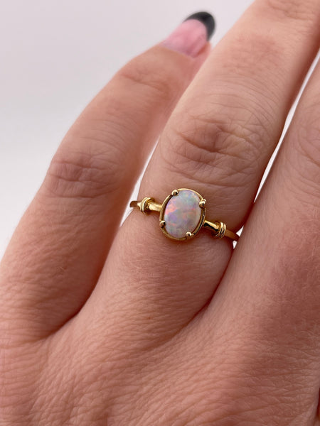 size 5.5 10k yellow gold opal ring