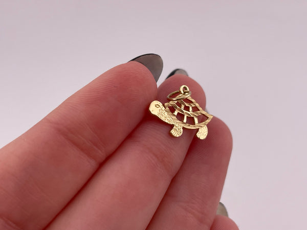14k gold turtle pendant
