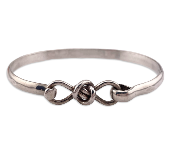 sterling silver 7 1/2" stoneless hammered knot bangle bracelet