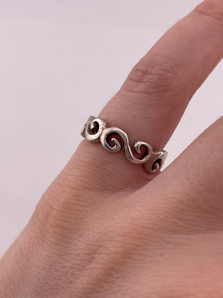 size 6 sterling silver s-shape swirl ring