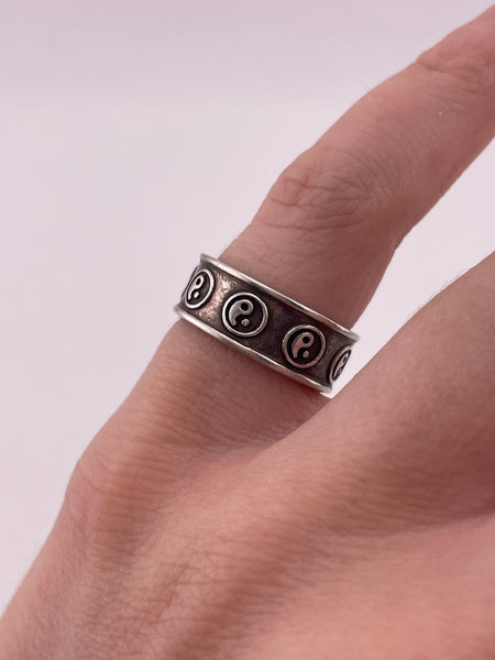 size 5.25 sterling silver yin-yang band ring