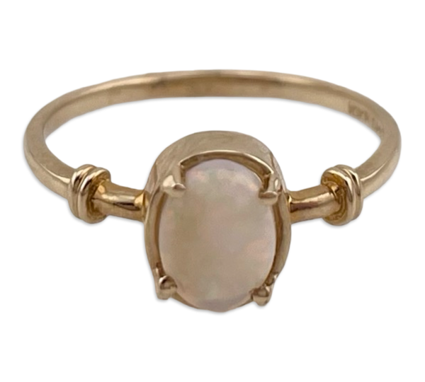 size 5.5 10k yellow gold opal ring