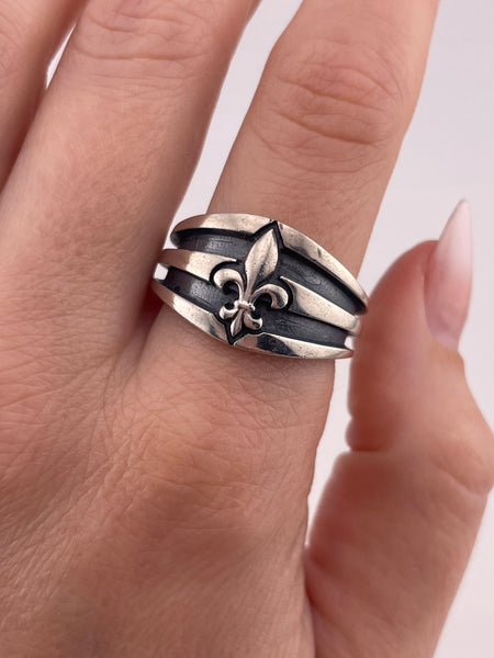 size 10.5 sterling silver fleur-de-lis ring