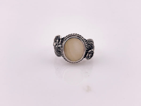 size 8 sterling silver mother of pearl flower ring ***Cracked Shell***
