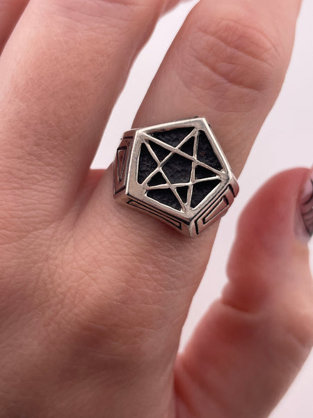 size 8 sterling silver pentagram star ring