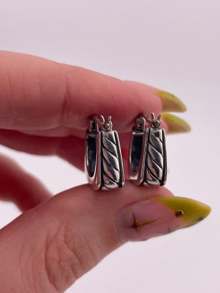 sterling silver stoneless small textured square hoop earrings