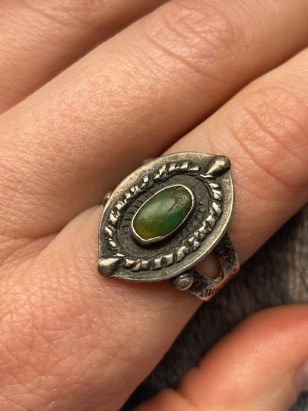 size 7.75 sterling silver Fred Harvey era green turquoise snake ring