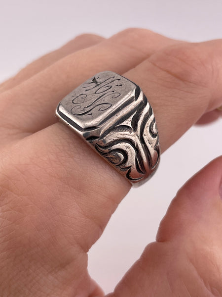 size 10 sterling silver heavy engraved signet 'MNS' initials ring