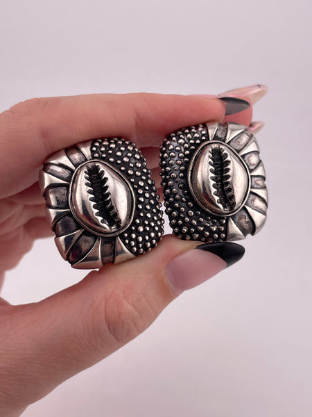 sterling silver Dian Malouf stoneless cowrie shell clip on earrings