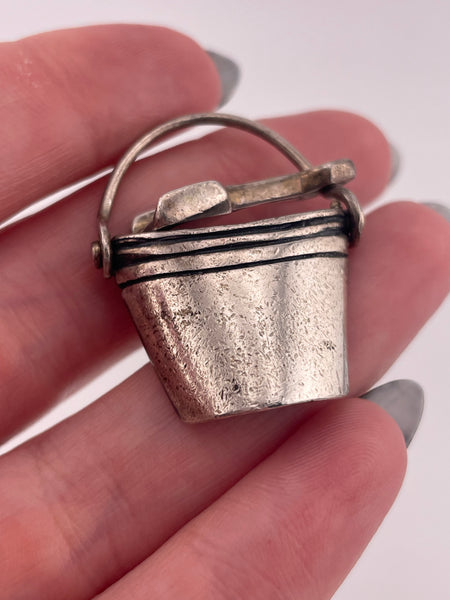 sterling silver beach pail and bucket brooch pin