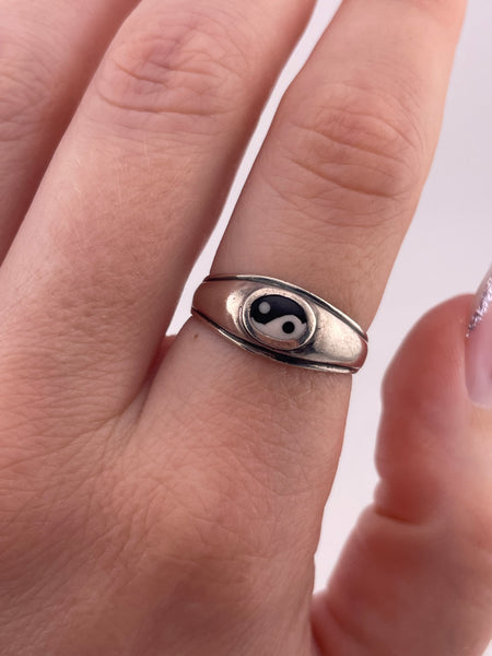 size 8 sterling silver resin yin-yang ring