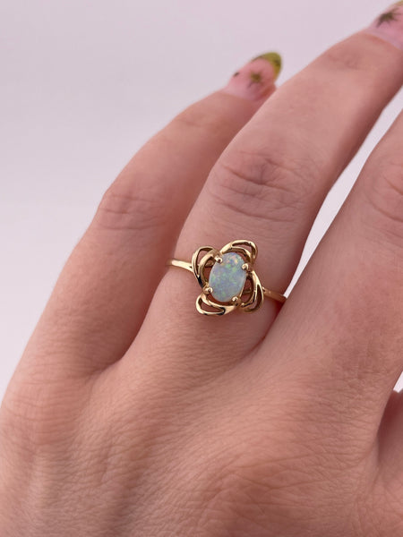 size 7 14k yellow gold opal ring