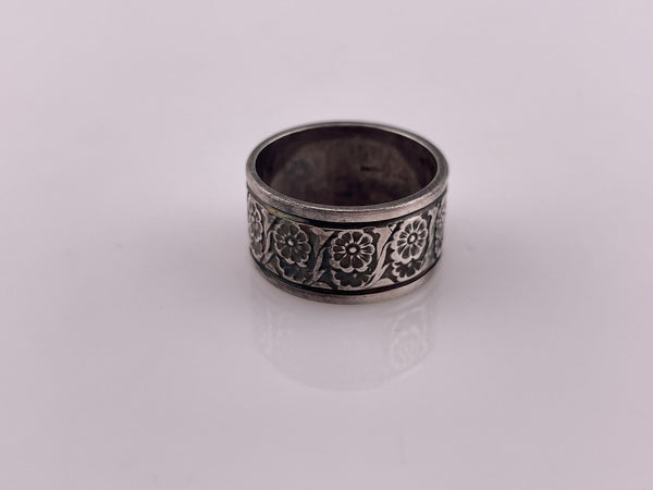 size 6.5 sterling silver flower stamped band ring