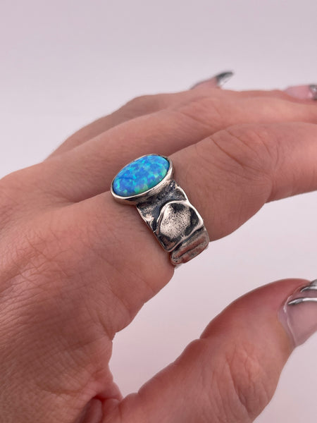 size 7.75 sterling silver opal simulant textured band ring