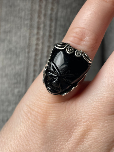 size 5.5 sterling silver onyx carved mask face ring ***AS IS***