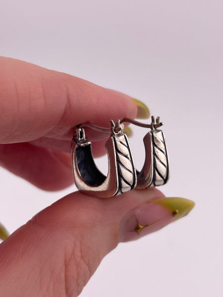 sterling silver stoneless small textured square hoop earrings