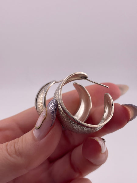 sterling silver 1-1/8" textured partial hoop post earrings
