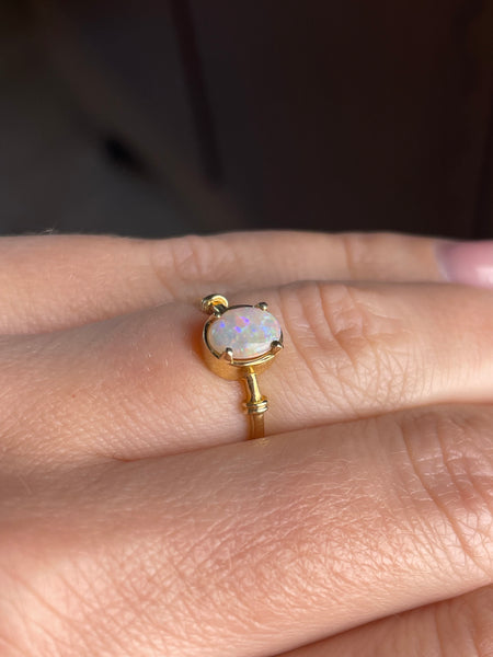 size 5.5 10k yellow gold opal ring